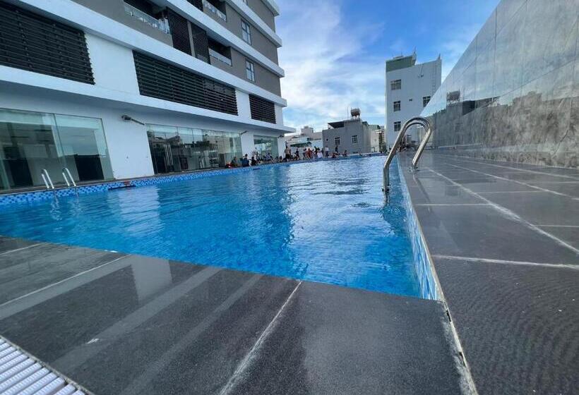 Flc Sea Tower Condotel