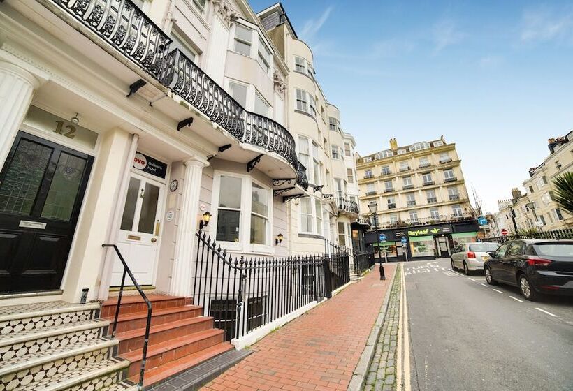 هتل The Gullivers