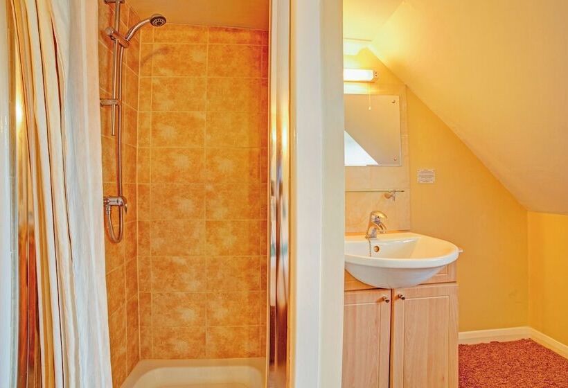 هتل The Gullivers