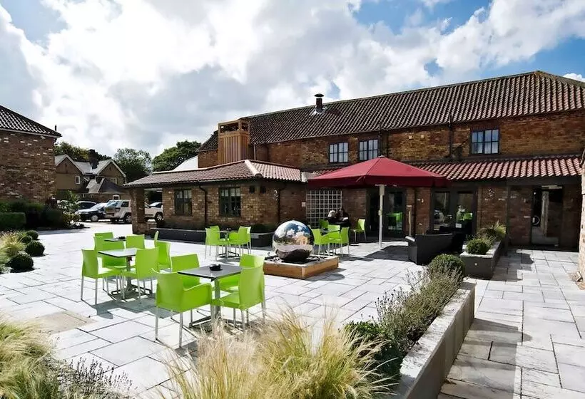 Отель The Ashbourne