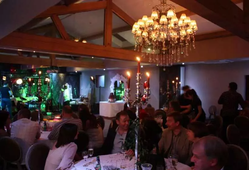 Отель The Ashbourne