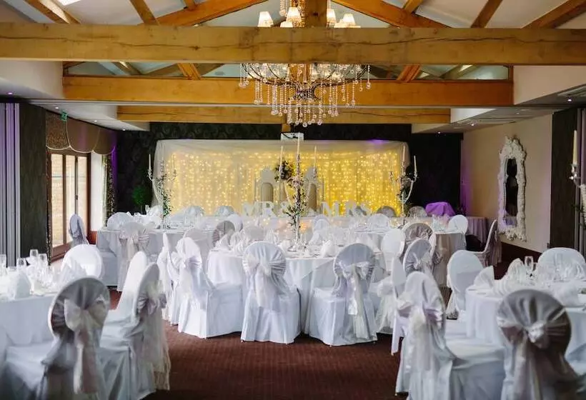 Отель The Ashbourne