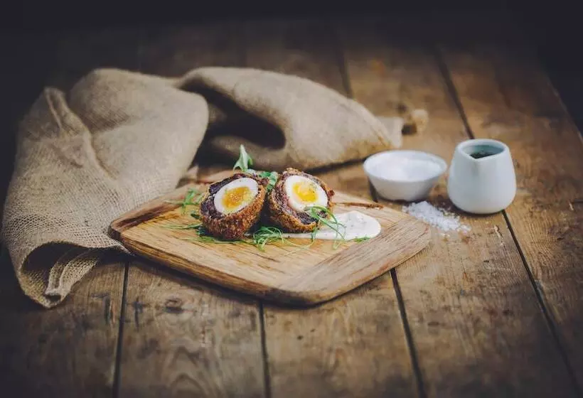 Отель The Ashbourne