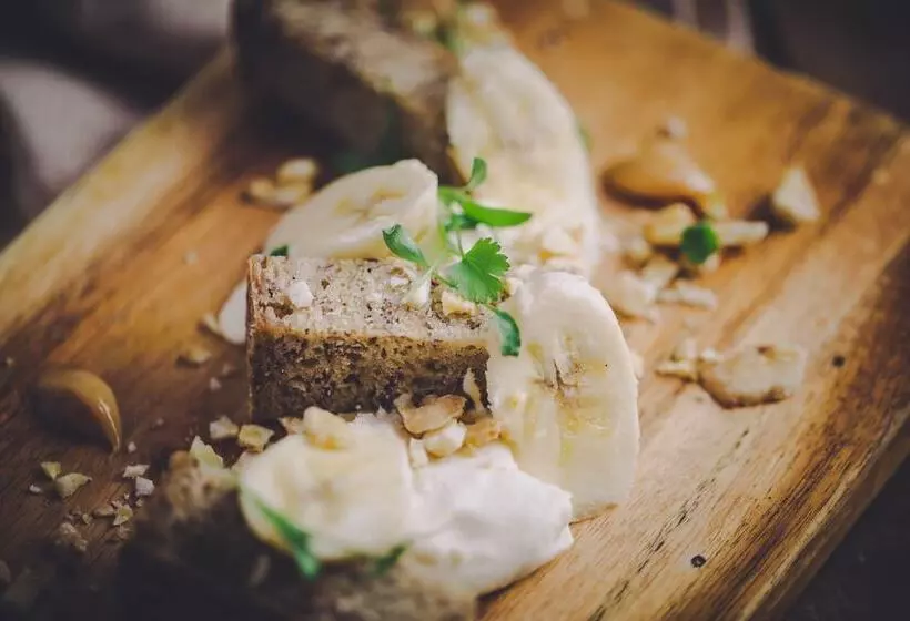 Отель The Ashbourne