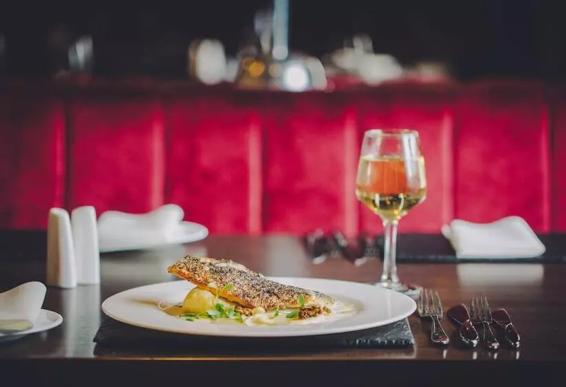 Отель The Ashbourne