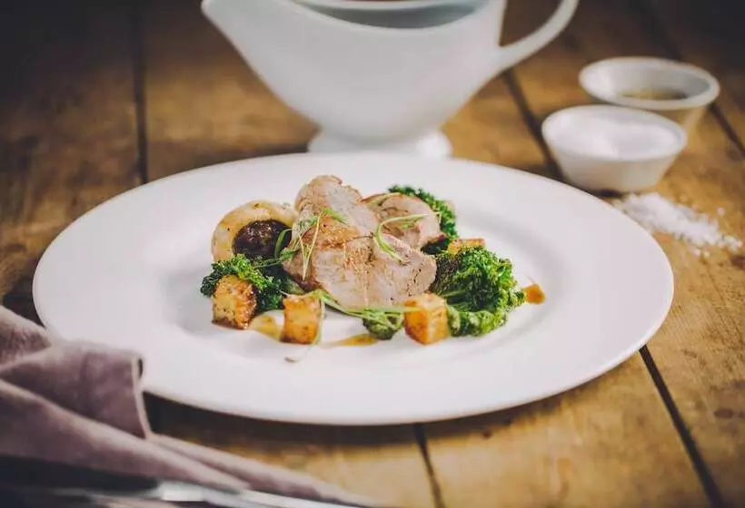 Отель The Ashbourne