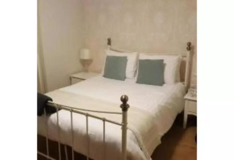 בית מלון כפרי The Old Lodge