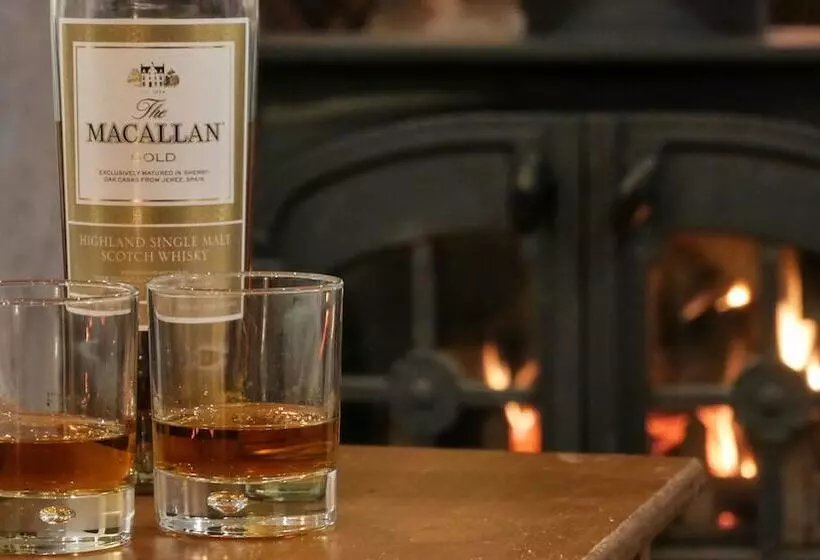 Отель The Pierhouse