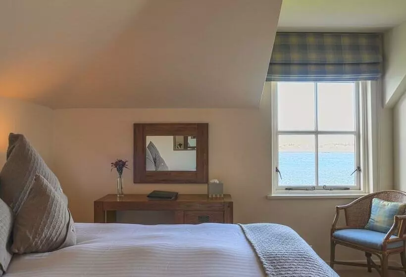 Отель The Pierhouse