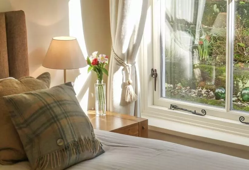 Отель The Pierhouse