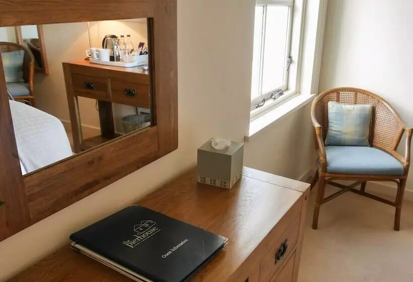 Отель The Pierhouse