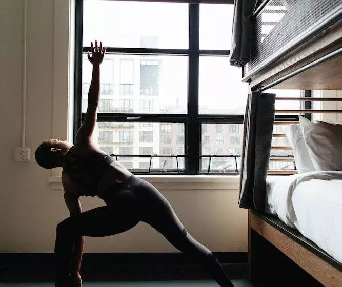 هتل The Revolution