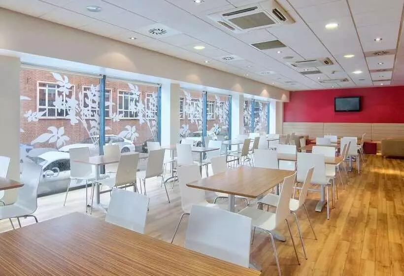 ホテル Travelodge Birmingham Central Newhall Street