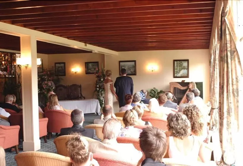 Отель Westhill Country