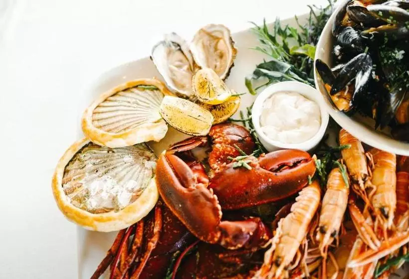 Отель The Pierhouse