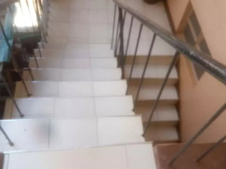 تختخواب و صبحانه Spoon Zoom Malazi