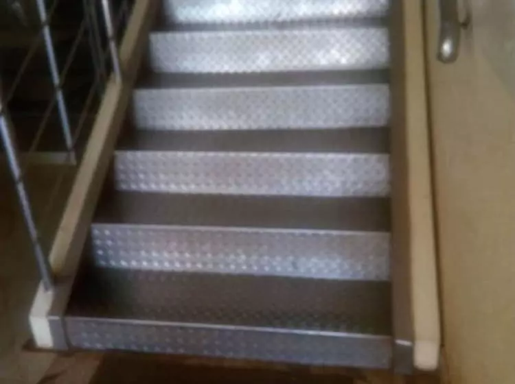 تختخواب و صبحانه Spoon Zoom Malazi