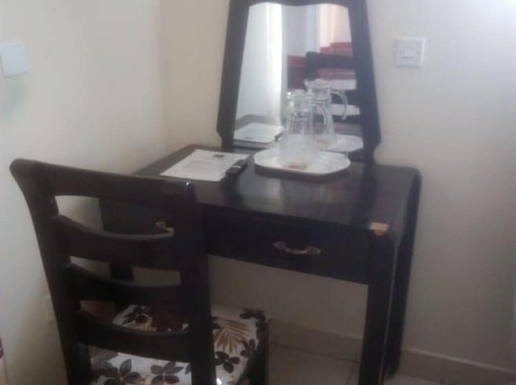 تختخواب و صبحانه Spoon Zoom Malazi