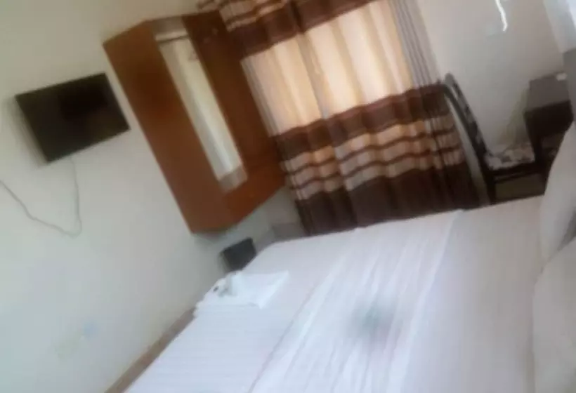 تختخواب و صبحانه Spoon Zoom Malazi