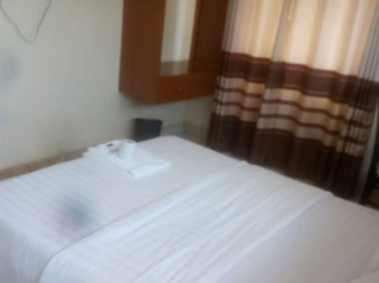 تختخواب و صبحانه Spoon Zoom Malazi