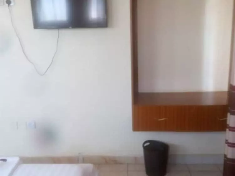 تختخواب و صبحانه Spoon Zoom Malazi