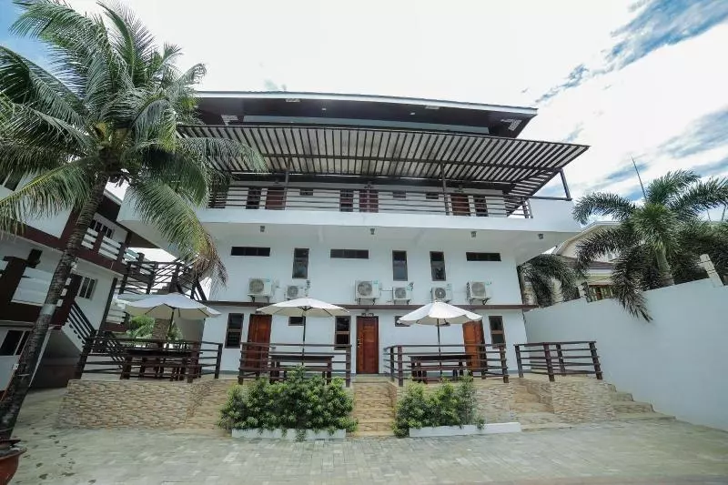 Hotelli Bataan White Corals Beach Resort