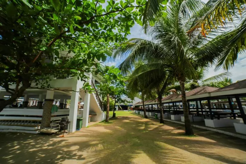 Hotelli Bataan White Corals Beach Resort