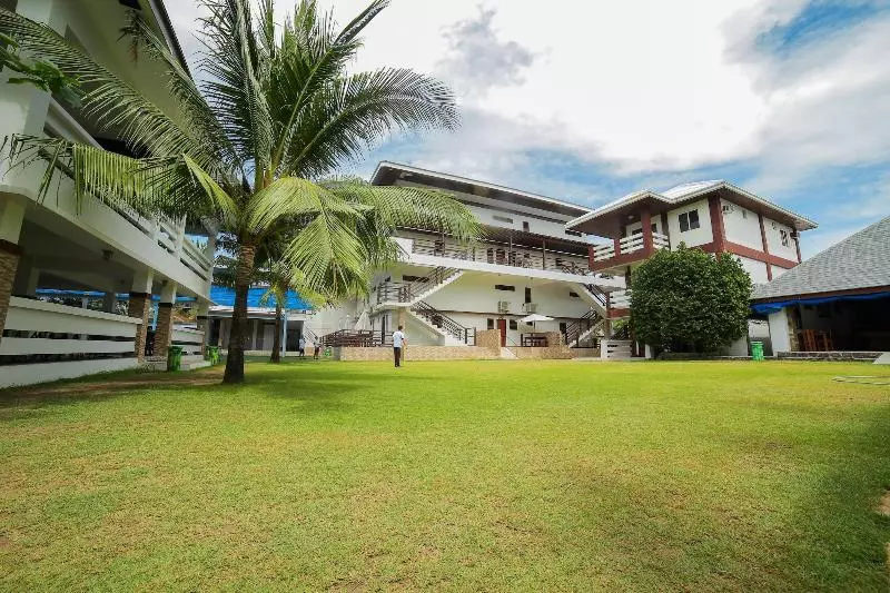 Hotelli Bataan White Corals Beach Resort