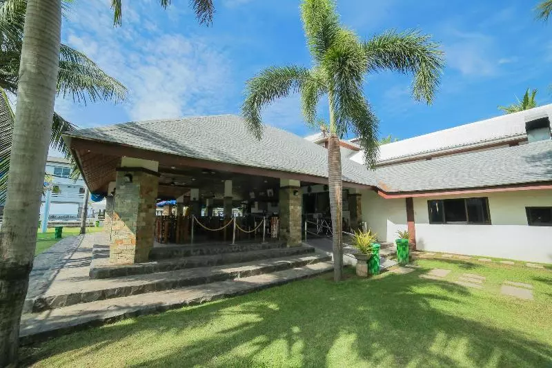 Hotelli Bataan White Corals Beach Resort