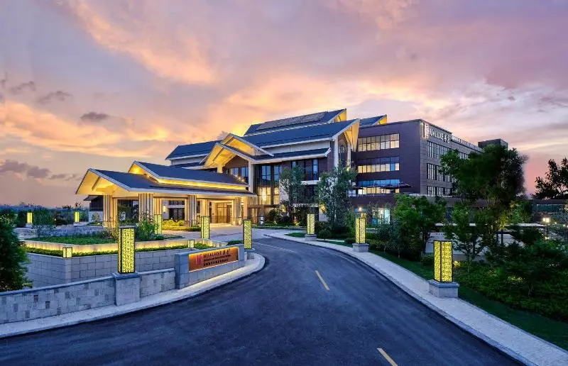 Hotelli Hualuxe Suzhou Bay Hot Spring Resort, An Ihg