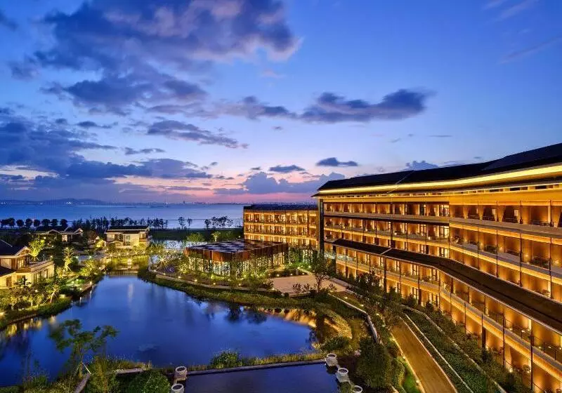 Hotelli Hualuxe Suzhou Bay Hot Spring Resort, An Ihg