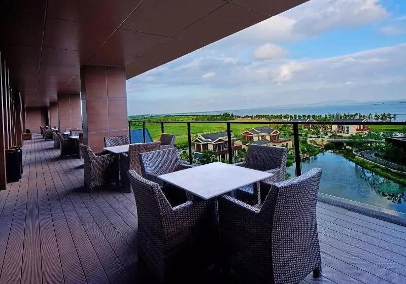 Hotelli Hualuxe Suzhou Bay Hot Spring Resort, An Ihg