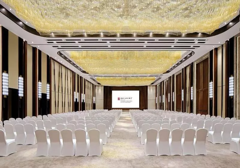 Hotelli Hualuxe Suzhou Bay Hot Spring Resort, An Ihg