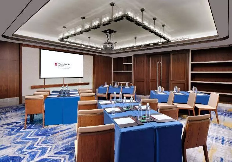 Hotelli Hualuxe Suzhou Bay Hot Spring Resort, An Ihg