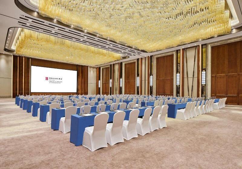 호텔 Hualuxe Suzhou Bay Hot Spring Resort, An Ihg