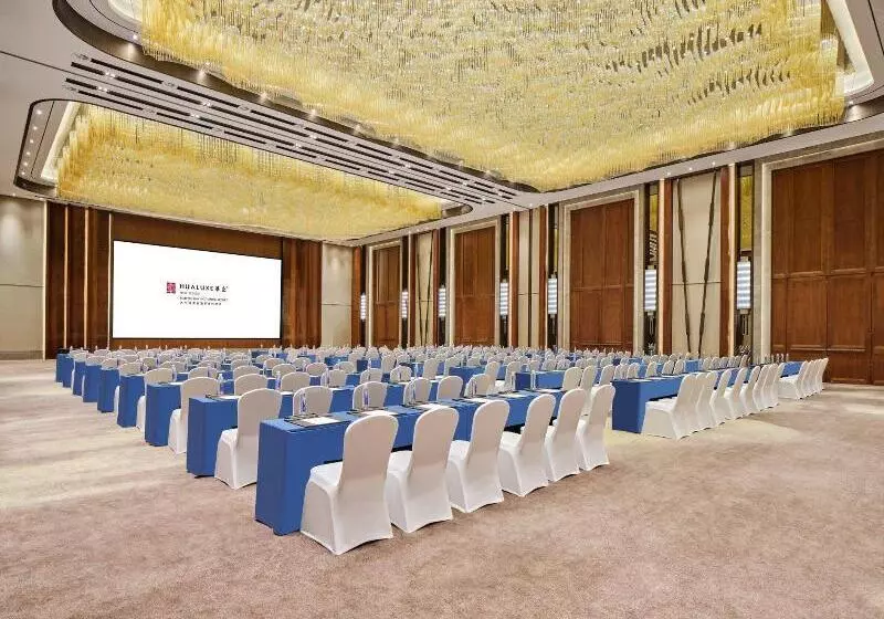 Hotelli Hualuxe Suzhou Bay Hot Spring Resort, An Ihg