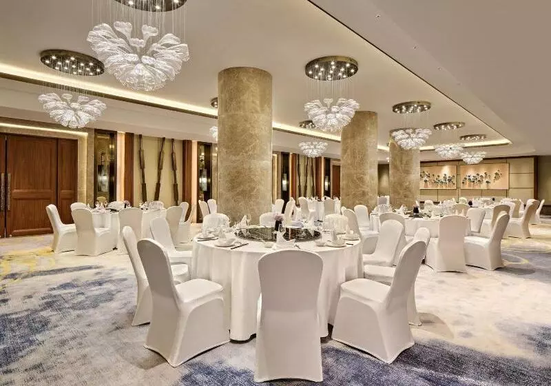 Hotelli Hualuxe Suzhou Bay Hot Spring Resort, An Ihg