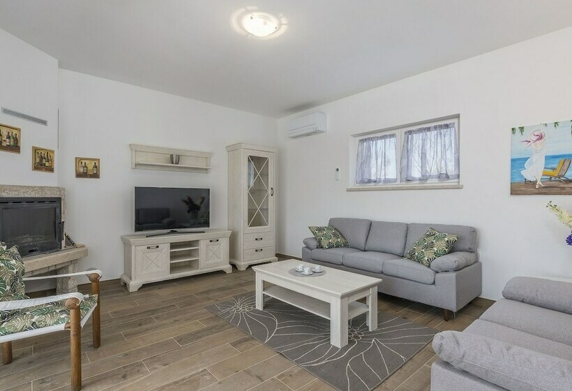 Luxury, Modernly Furnished Villa With Private Pool Near Rovinj