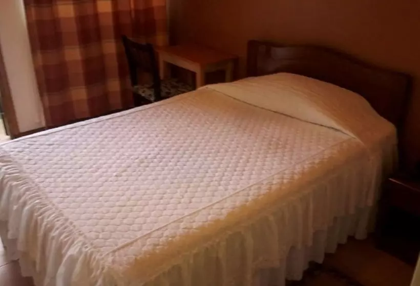 پانسیون Meg's Guest House