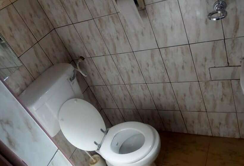 بنسيون Meg's Guest House