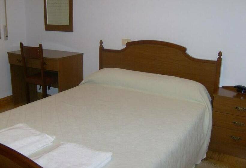 بنسيون Hostal Monterredondo