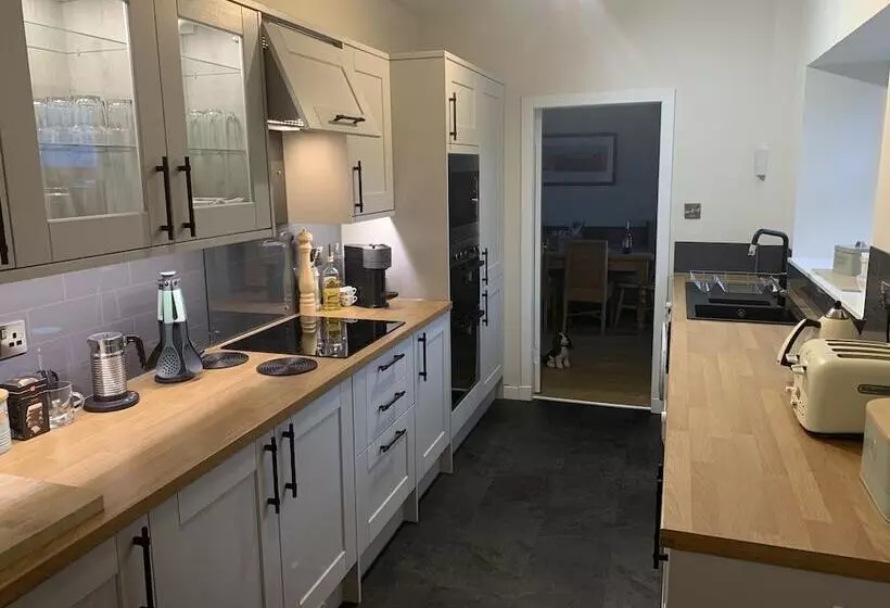 レジデンス Immaculate 3 Bedroom House In Blair Atholl