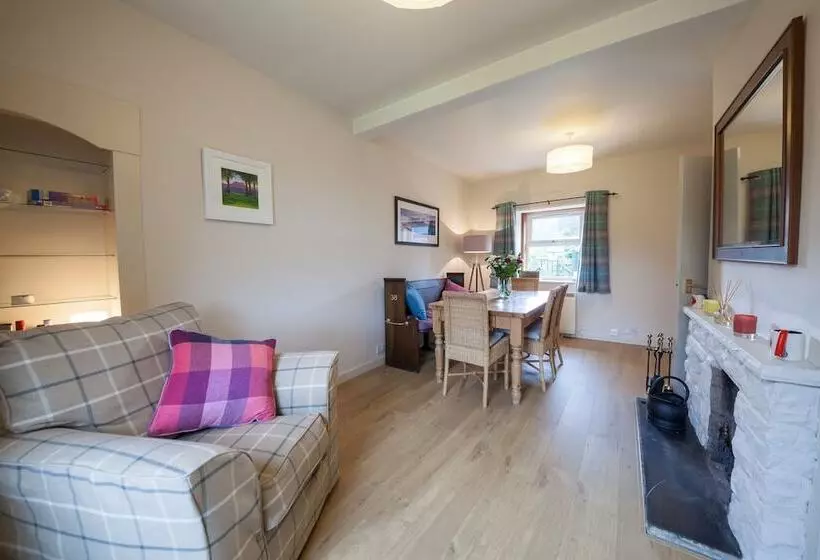 レジデンス Immaculate 3 Bedroom House In Blair Atholl