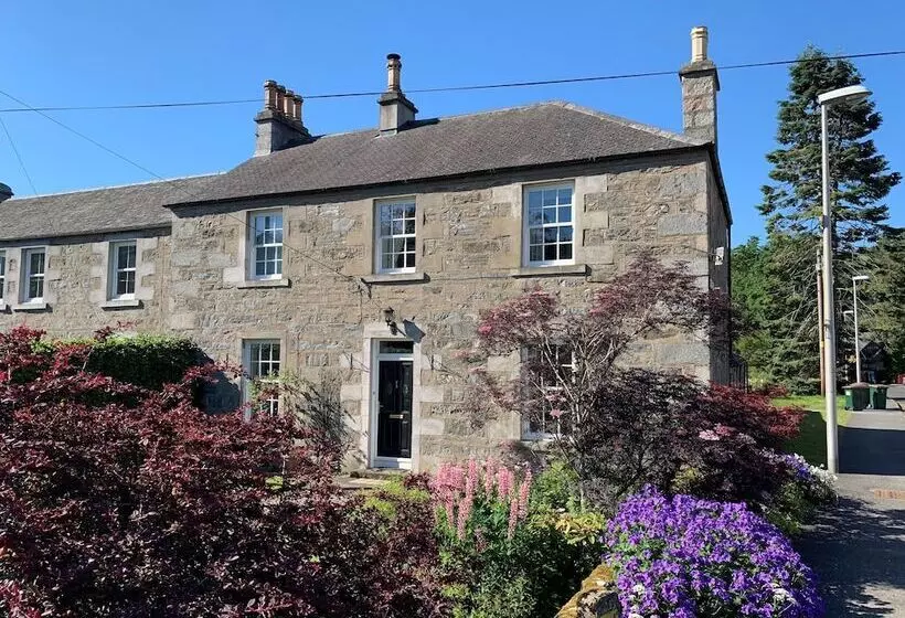 レジデンス Immaculate 3 Bedroom House In Blair Atholl