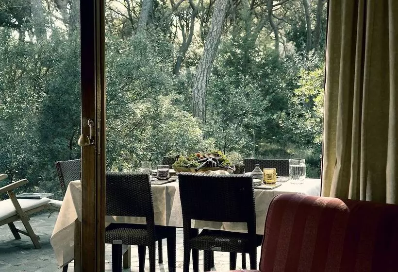 اقامتگاه Roccamare Resort   Ville E Appartamenti