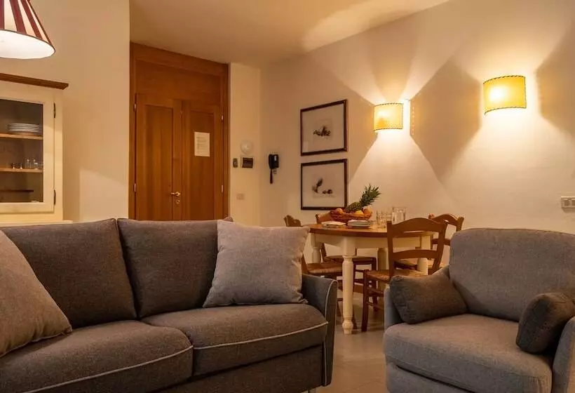اقامتگاه Roccamare Resort   Ville E Appartamenti