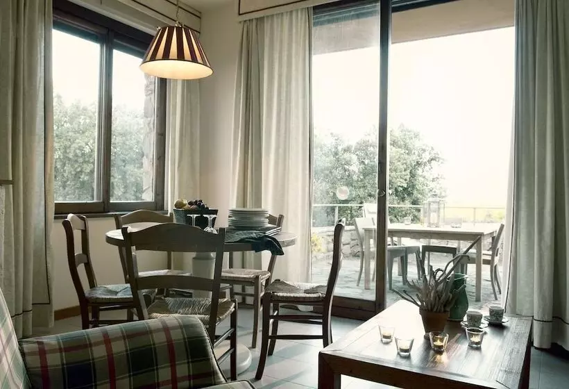 اقامتگاه Roccamare Resort   Ville E Appartamenti