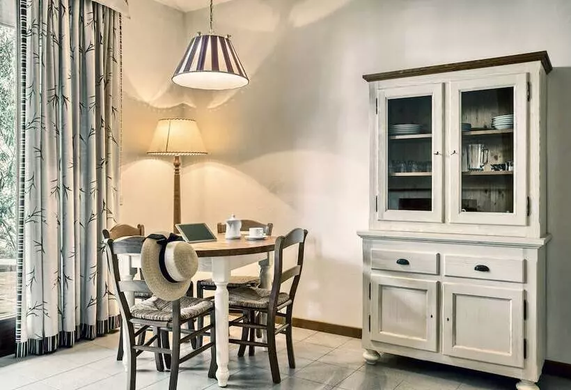 اقامتگاه Roccamare Resort   Ville E Appartamenti
