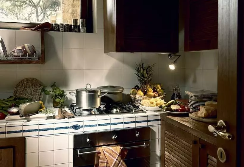 اقامتگاه Roccamare Resort   Ville E Appartamenti