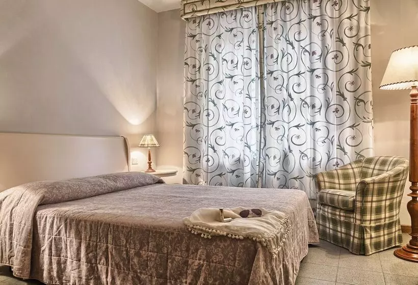 اقامتگاه Roccamare Resort   Ville E Appartamenti